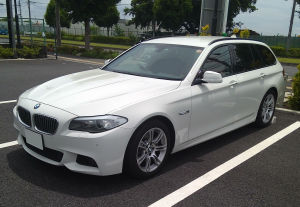 523iツーリング(F11)の画像