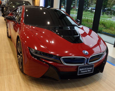 i8 セレブレーションエディション(プロトニックレッド)